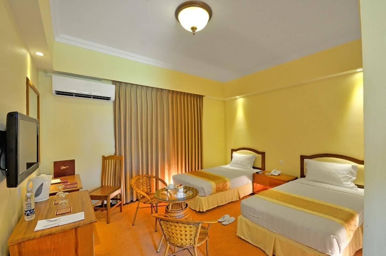 Royal Golden View Hotel Yangon Exterior foto